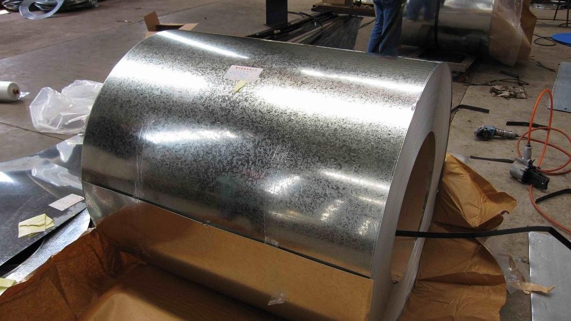 Tira de Aço Galvanizado a Quente Cromado de Bitola 22 com Espangle Regular para Peças de Mobiliário e Fabricação de Largura Estreita