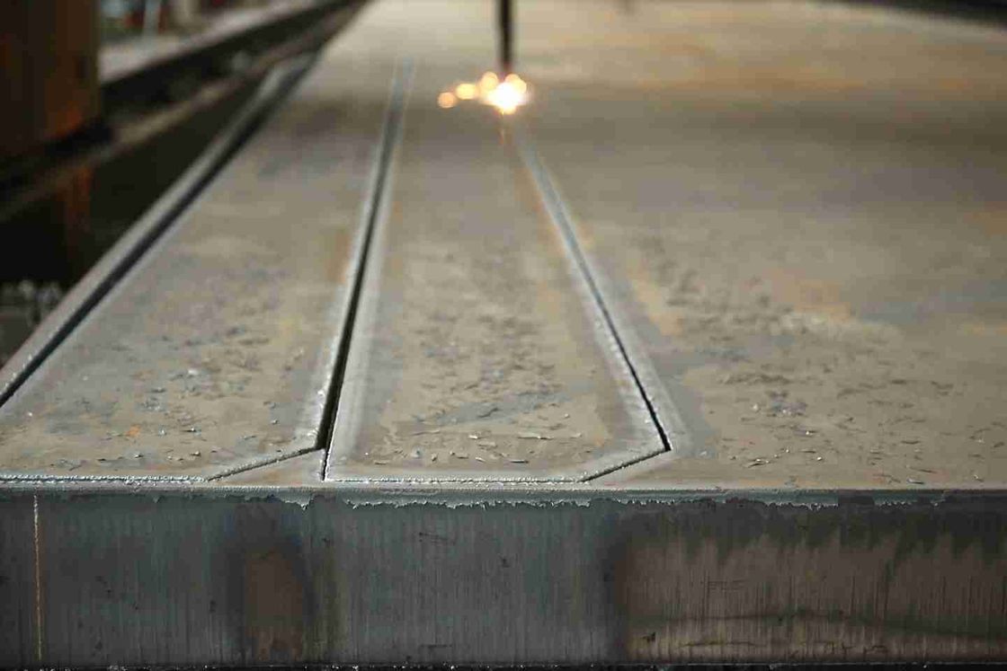 Partes de chapas de aço de corte a laser de alta precisão para máquinas de corte de metais e equipamentos industriais
