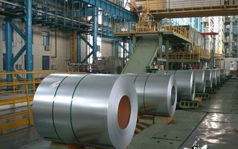 Bobina de aço galvanizado a quente com espanglagem regular de 0,4 mm e largura de 1250 mm para telhados e componentes de trocadores de calor