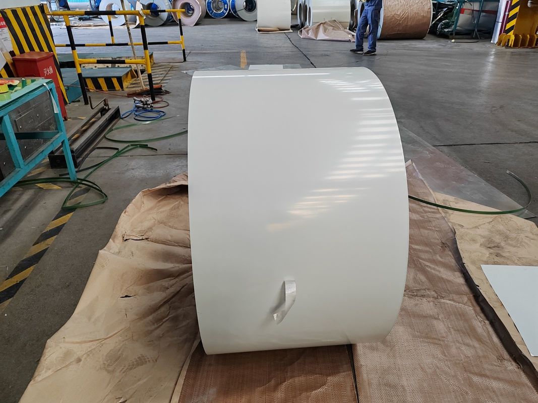 1.2mm Bobina de Aço Colorida Pré-pintada com Resistência ao Escoamento de 180–320MPa e Revestimento Superior de 10–25µm para Painéis de Cercas