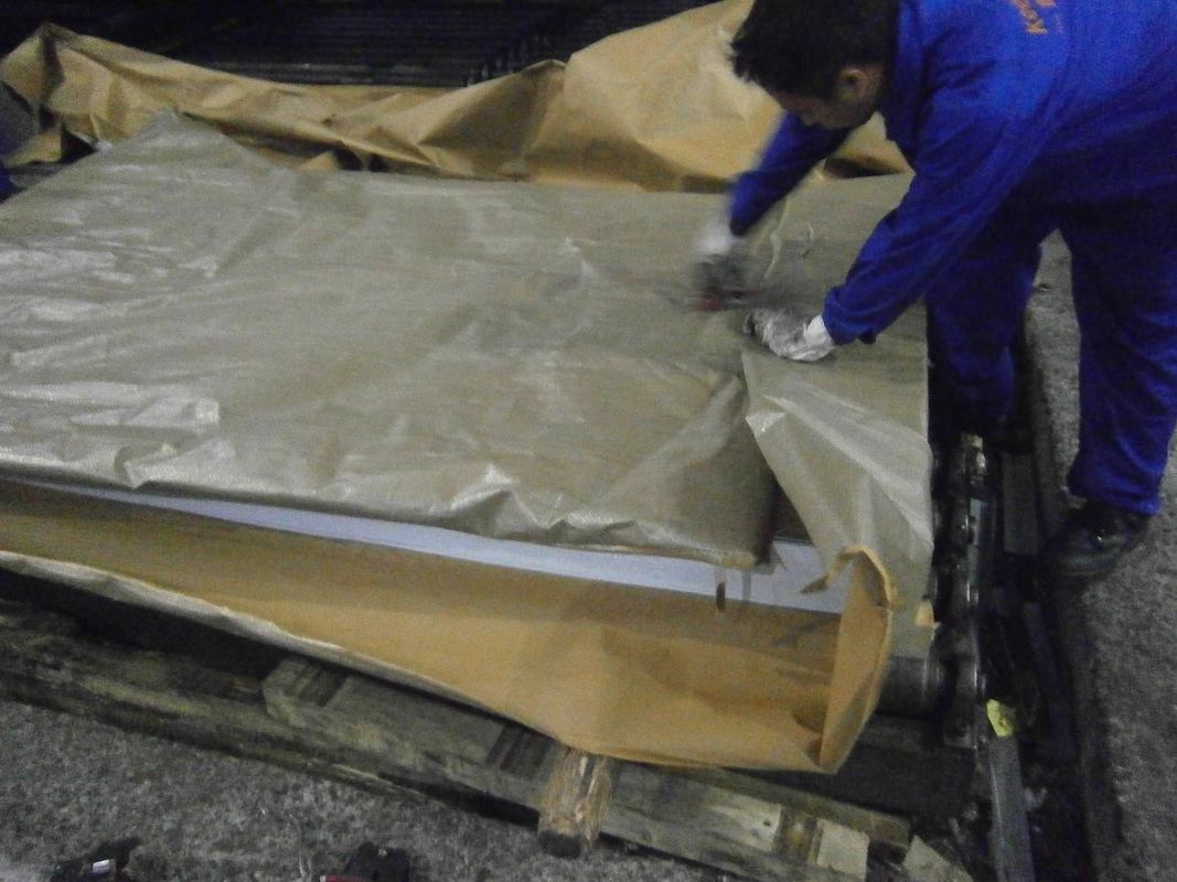 0Folha de aço galvanizado a quente SGCC DX51D com superfície AFP / oleada / cromada para aplicações em recipientes