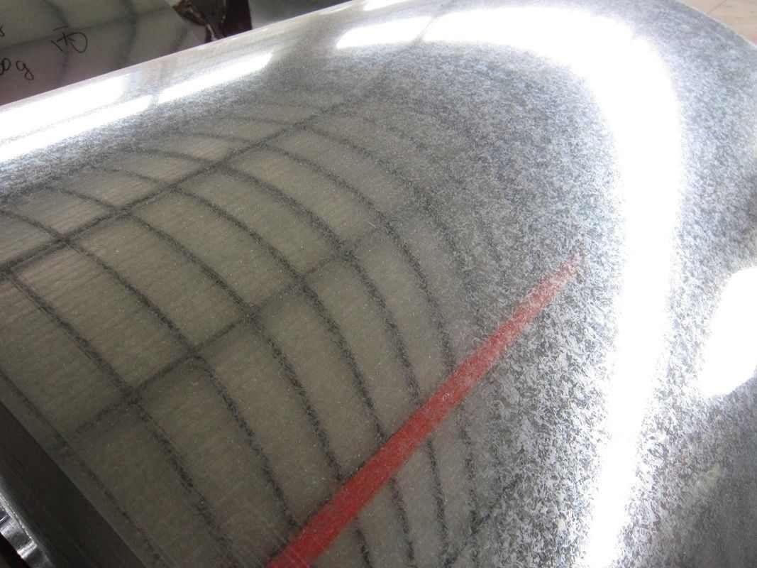 Chapa de aço galvanizado a quente com espessura mínima de 0,15–3,8 mm Z40–Z275 e acabamento minimizado SGCC DX51D para aplicações em construção e eletrodomésticos