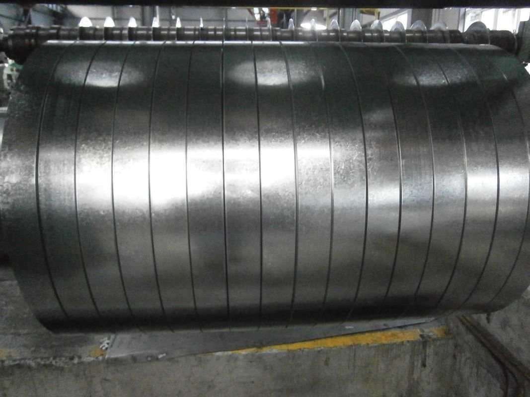Faixa de aço galvanizado de moldagem a quente, regular ou de grande espinha, com superfície passivada e oleada