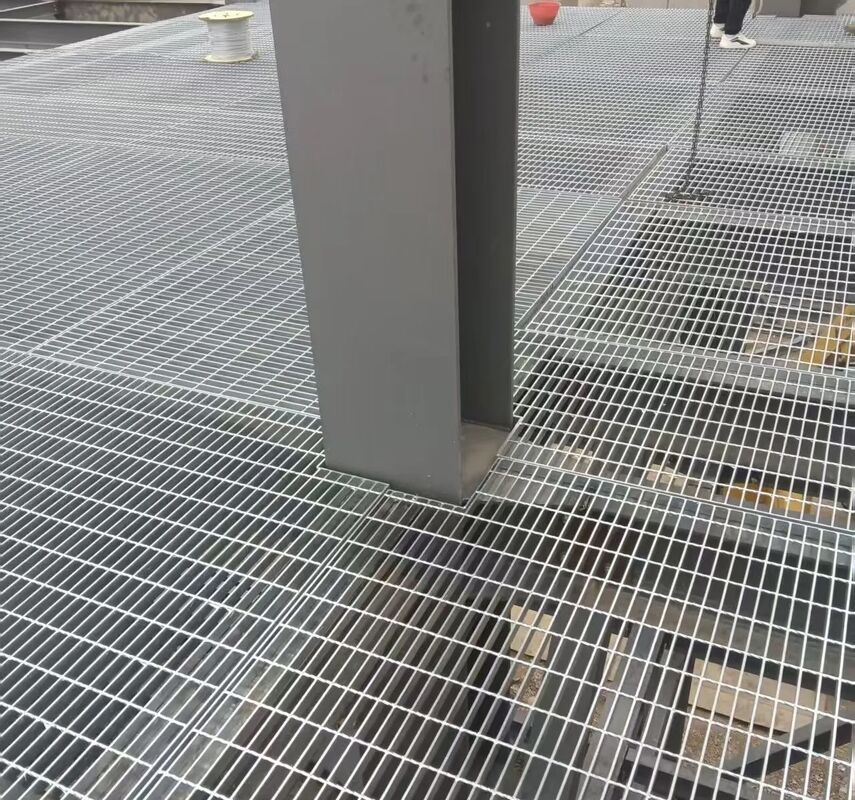 Grelha de Aço Galvanizado a Quente de 30x3mm para Piso de Tubulação e Plataforma Industrial