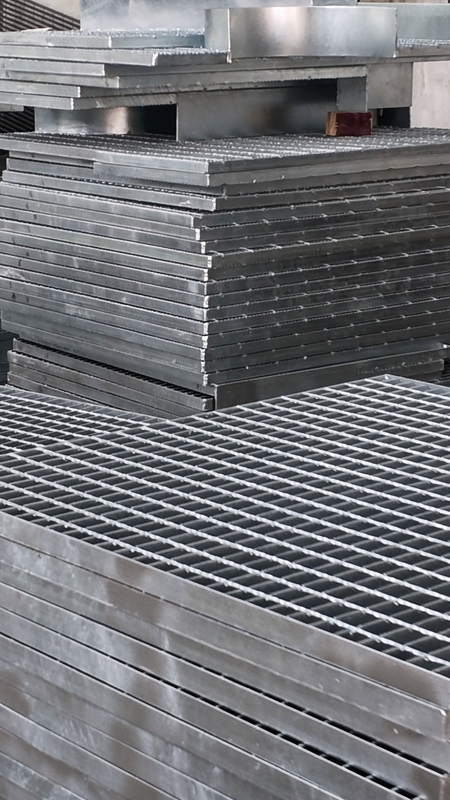 Grelhas de barras de aço galvanizadas a quente de 25 × 3 mm para plataforma de prateleira de armazém