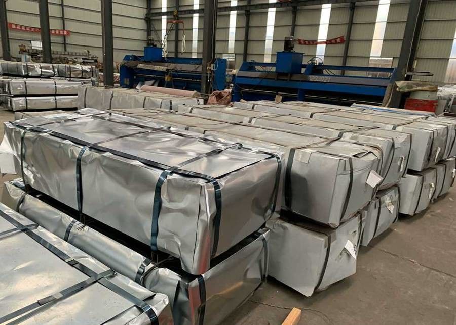 JIS G3302 SGCC G275 Folha de telhado galvanizado ondulado com onda de 76 mm para aplicações de telhado e parede
