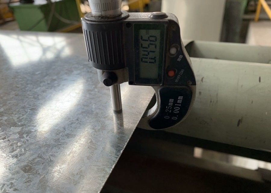 Chapa de aço galvanizado a quente JIS G3302 SGCC Z40–Z275, 0,15–3,8 mm, para aplicações de construção e industriais