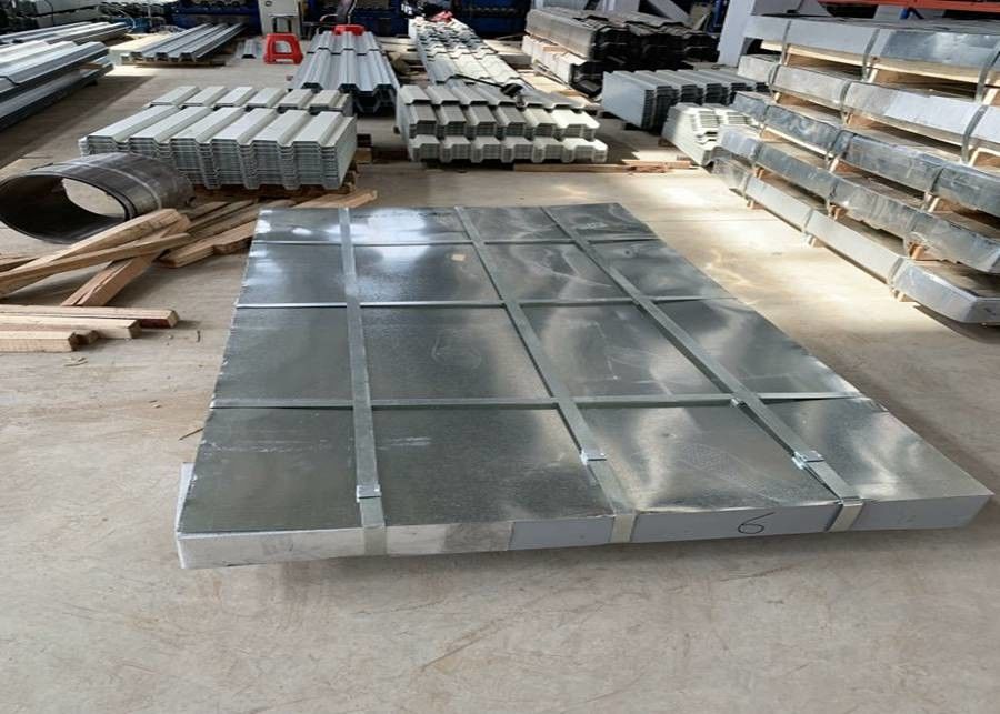 Chapa de aço galvanizado a quente Z275 de 0,15–3,8 mm com brilho regular SGCC DX51D para aplicações em contentores e construção