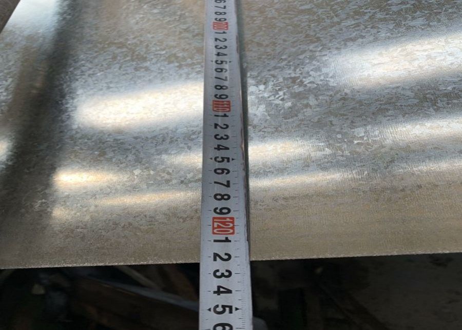 Chapa de aço galvanizado a quente Z275 de 0,15–3,8 mm com brilho regular SGCC DX51D para aplicações em contentores e construção