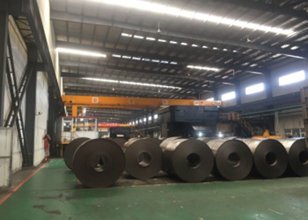 Bobina de Aço Galvanizado a Quente JIS G3302 com Brilho Normal Oleado com Largura de 35–1250mm para Painéis de Mobiliário e Processamento de Chapas