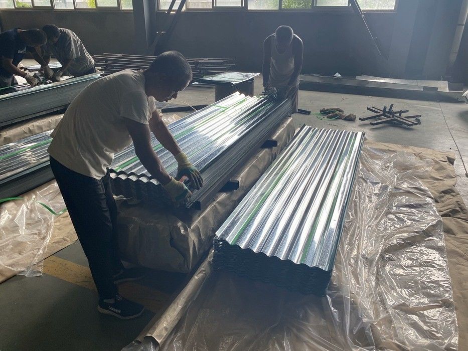 G550 Folha de telhado galvanizado ondulado com revestimento de zinco de 40 ‰ 275 g/m2 e largura efetiva de 1050 mm para sistemas de telhado e parede